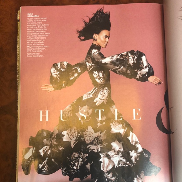 VOGUE September 2015 Beyoncé Cover Magazine - Picture 7 of 16